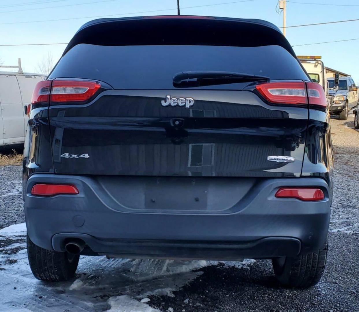 2015 Black Jeep Cherokee (1C4PJMCB9FW) with an 2.4L I4 180hp 171ft. lbs. 2.4L I4 engine, located at 4845 Woodbury Pike, Roaring Springs, PA, (814) 317-5008, (814) 317-5008, 40.250935, -78.366959 - 2015 Jeep Cherokee Latitude 4x4 2.4L I4 Automatic 9-speed 181k Miles Remote Start, Rear Back-up Camera, Cruise Control, Keyless Entry, Bluetooth, Terrain Select. Vehicle has an R-Title due to previous cosmetic damage to the front bumper and grill. New Inspection. Vehicle will come with a 3 month/3,0 - Photo#2