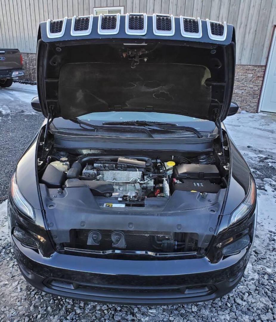 2015 Black Jeep Cherokee (1C4PJMCB9FW) with an 2.4L I4 180hp 171ft. lbs. 2.4L I4 engine, located at 4845 Woodbury Pike, Roaring Springs, PA, (814) 317-5008, (814) 317-5008, 40.250935, -78.366959 - 2015 Jeep Cherokee Latitude 4x4 2.4L I4 Automatic 9-speed 181k Miles Remote Start, Rear Back-up Camera, Cruise Control, Keyless Entry, Bluetooth, Terrain Select. Vehicle has an R-Title due to previous cosmetic damage to the front bumper and grill. New Inspection. Vehicle will come with a 3 month/3,0 - Photo#5