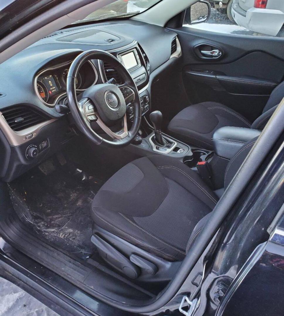 2015 Black Jeep Cherokee (1C4PJMCB9FW) with an 2.4L I4 180hp 171ft. lbs. 2.4L I4 engine, located at 4845 Woodbury Pike, Roaring Springs, PA, (814) 317-5008, (814) 317-5008, 40.250935, -78.366959 - 2015 Jeep Cherokee Latitude 4x4 2.4L I4 Automatic 9-speed 181k Miles Remote Start, Rear Back-up Camera, Cruise Control, Keyless Entry, Bluetooth, Terrain Select. Vehicle has an R-Title due to previous cosmetic damage to the front bumper and grill. New Inspection. Vehicle will come with a 3 month/3,0 - Photo#8