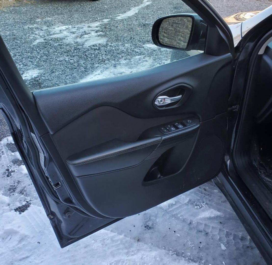 2015 Black Jeep Cherokee (1C4PJMCB9FW) with an 2.4L I4 180hp 171ft. lbs. 2.4L I4 engine, located at 4845 Woodbury Pike, Roaring Springs, PA, (814) 317-5008, (814) 317-5008, 40.250935, -78.366959 - 2015 Jeep Cherokee Latitude 4x4 2.4L I4 Automatic 9-speed 181k Miles Remote Start, Rear Back-up Camera, Cruise Control, Keyless Entry, Bluetooth, Terrain Select. Vehicle has an R-Title due to previous cosmetic damage to the front bumper and grill. New Inspection. Vehicle will come with a 3 month/3,0 - Photo#9