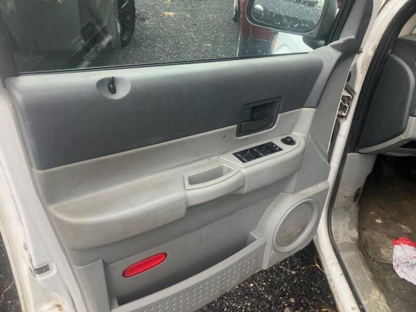 2008 White Dodge Durango (1D8HB38N28F) with an Magnum 4.7L V8 303hp 330ft. lbs. 4.7L V8 engine, located at 4845 Woodbury Pike, Roaring Springs, PA, (814) 317-5008, (814) 317-5008, 40.250935, -78.366959 - 2008 Dodge Durango SXT 4x4 4.7L V8 Automatic 119k miles One owner Southern vehicle, runs and drives 100% with no issues and no lights on the dash. Company owned, so all maintenance was done. Like new tires. Some rust on body and outer rockers. Inner rockers are good and frame is solid. Was going to - Photo#2