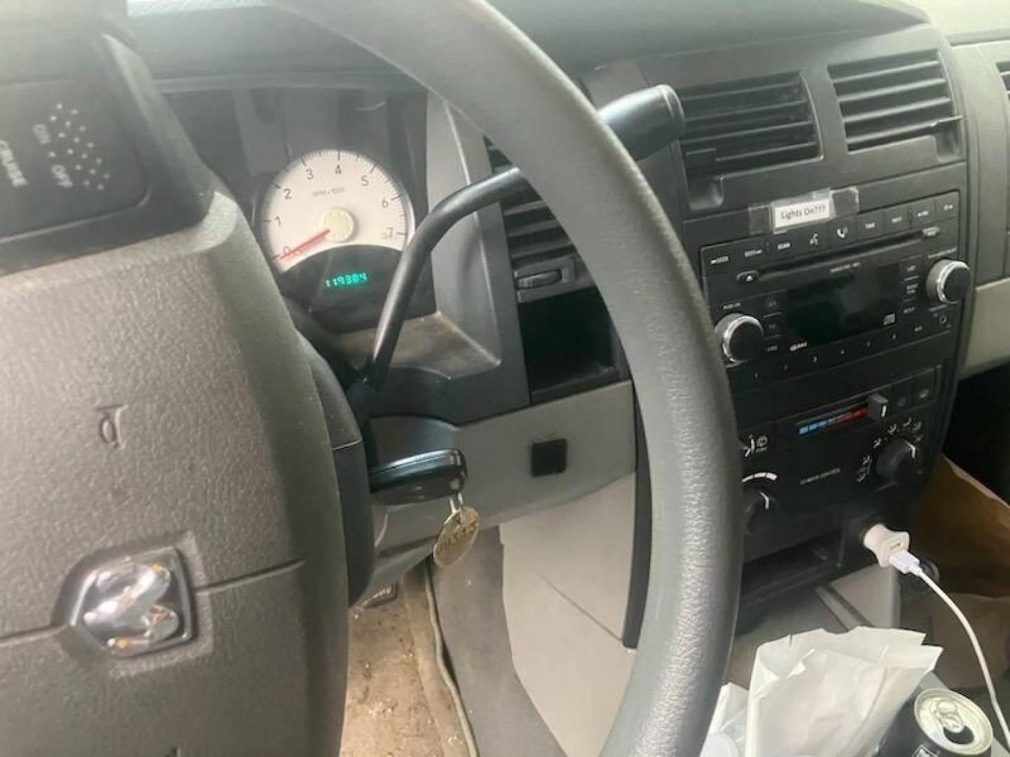 2008 White Dodge Durango (1D8HB38N28F) with an Magnum 4.7L V8 303hp 330ft. lbs. 4.7L V8 engine, located at 4845 Woodbury Pike, Roaring Springs, PA, (814) 317-5008, (814) 317-5008, 40.250935, -78.366959 - 2008 Dodge Durango SXT 4x4 4.7L V8 Automatic 119k miles One owner Southern vehicle, runs and drives 100% with no issues and no lights on the dash. Company owned, so all maintenance was done. Like new tires. Some rust on body and outer rockers. Inner rockers are good and frame is solid. Was going to - Photo#3