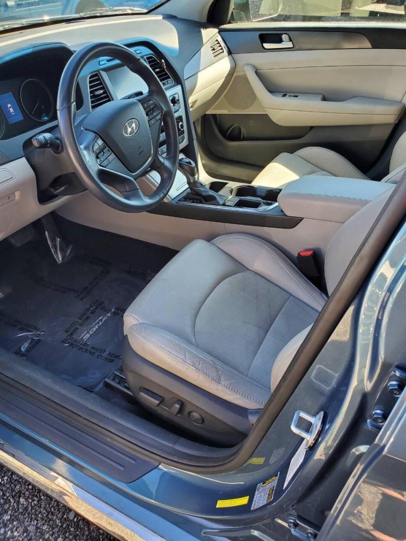 2017 Blue Hyundai Sonata (5NPE34AF4HH) with an 2.4L I4 185hp 178ft. lbs. 2.4L I4 engine, located at 4845 Woodbury Pike, Roaring Springs, PA, (814) 317-5008, (814) 317-5008, 40.250935, -78.366959 - Photo#8