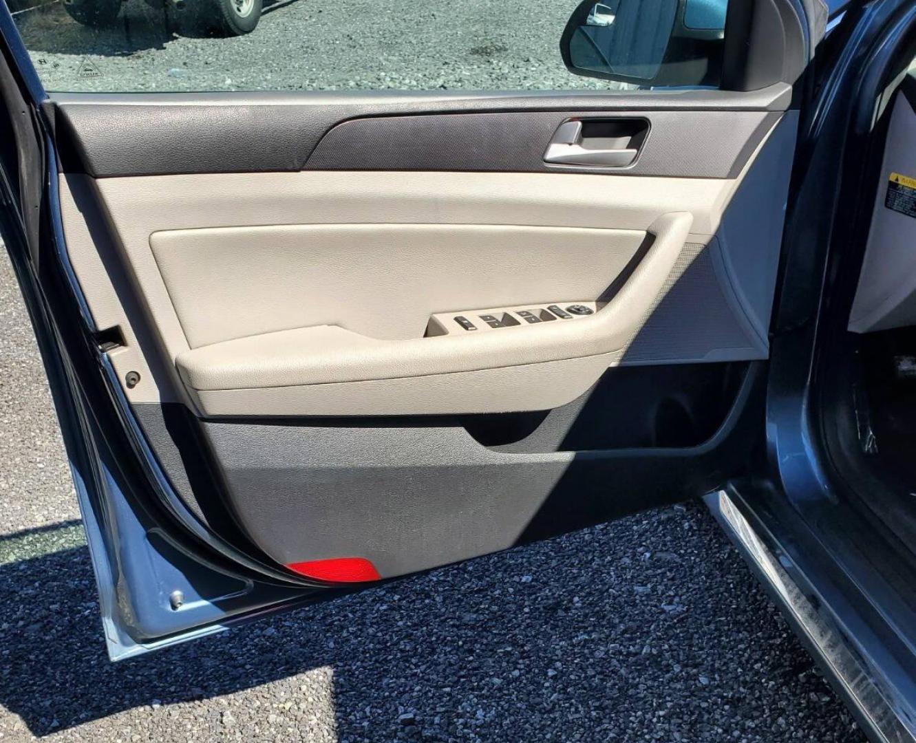 2017 Blue Hyundai Sonata (5NPE34AF4HH) with an 2.4L I4 185hp 178ft. lbs. 2.4L I4 engine, located at 4845 Woodbury Pike, Roaring Springs, PA, (814) 317-5008, (814) 317-5008, 40.250935, -78.366959 - Photo#9