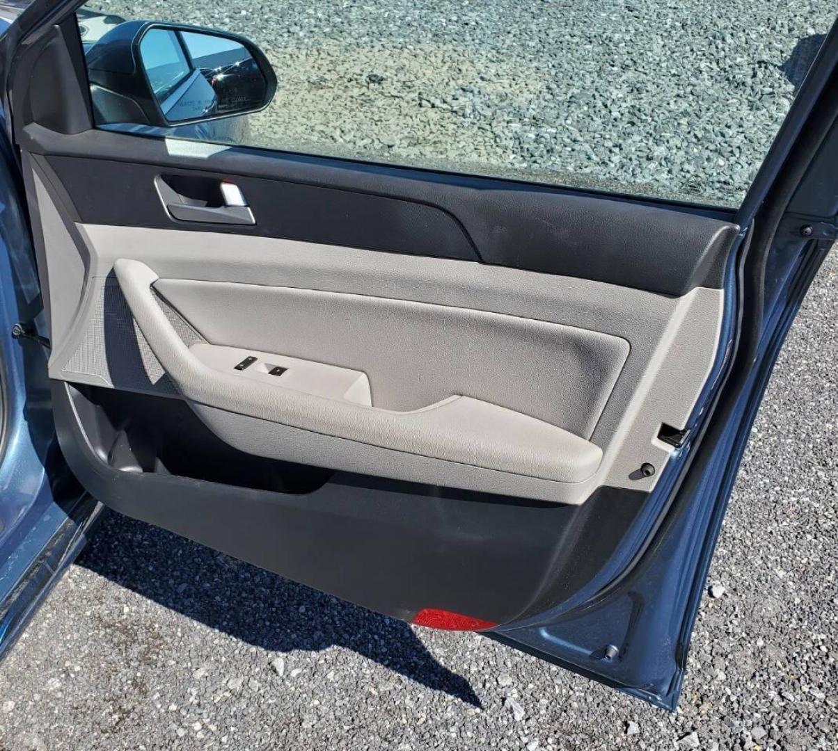 2017 Blue Hyundai Sonata (5NPE34AF4HH) with an 2.4L I4 185hp 178ft. lbs. 2.4L I4 engine, located at 4845 Woodbury Pike, Roaring Springs, PA, (814) 317-5008, (814) 317-5008, 40.250935, -78.366959 - Photo#13