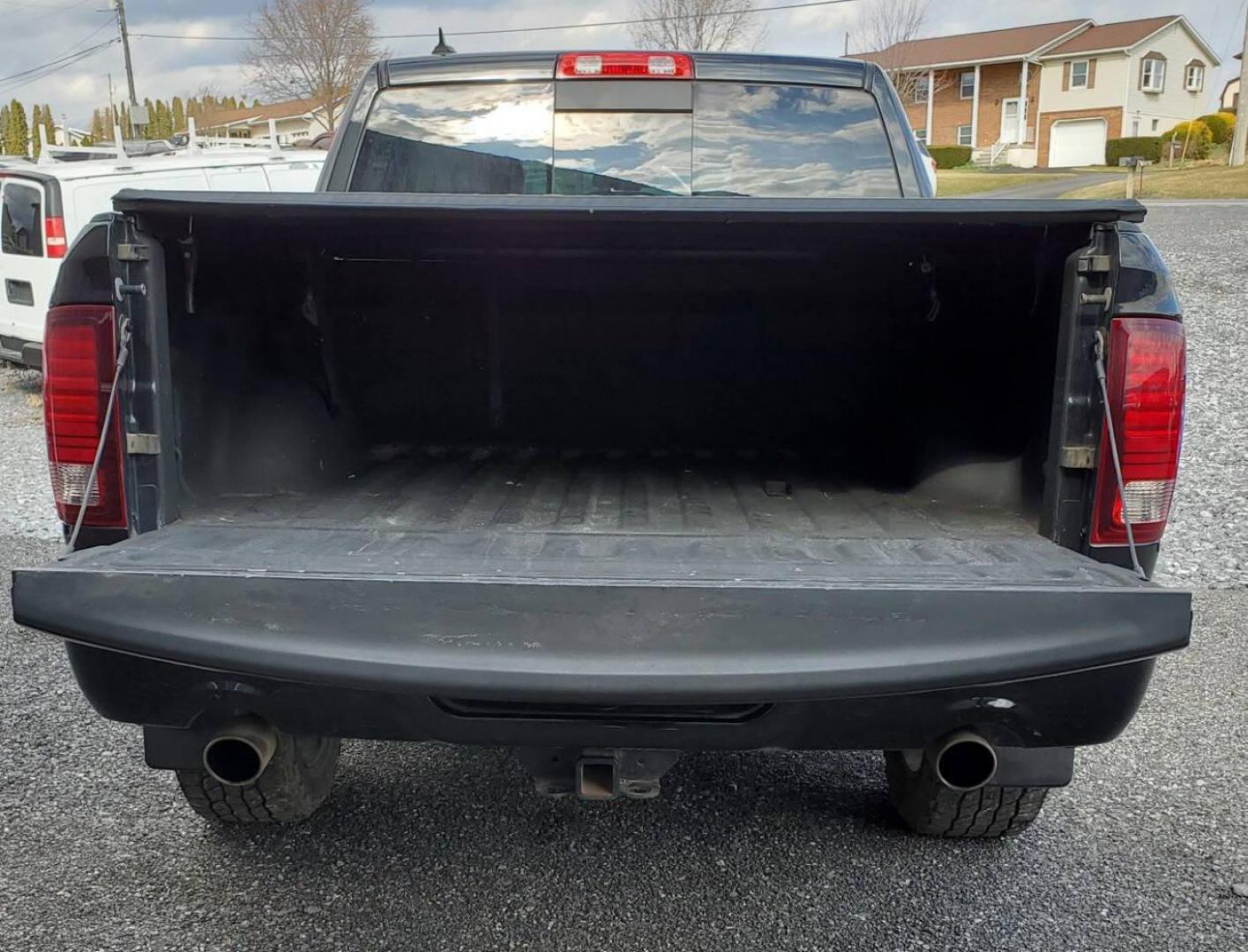 2016 Black RAM 1500 (1C6RR7MTXGS) with an HEMI 5.7L V8 395hp 410ft. lbs. 5.7L V8 engine, located at 4845 Woodbury Pike, Roaring Springs, PA, (814) 317-5008, (814) 317-5008, 40.250935, -78.366959 - Photo#3