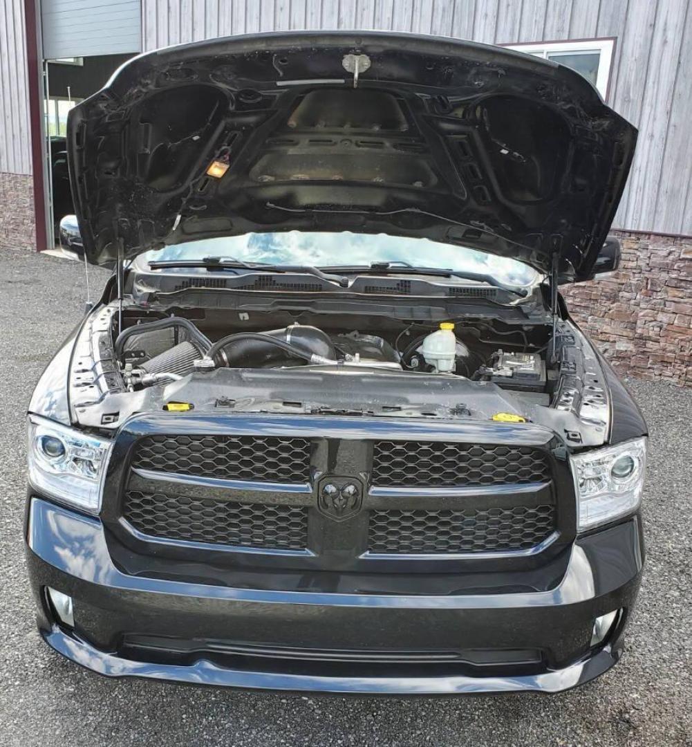 2016 Black RAM 1500 (1C6RR7MTXGS) with an HEMI 5.7L V8 395hp 410ft. lbs. 5.7L V8 engine, located at 4845 Woodbury Pike, Roaring Springs, PA, (814) 317-5008, (814) 317-5008, 40.250935, -78.366959 - Photo#5