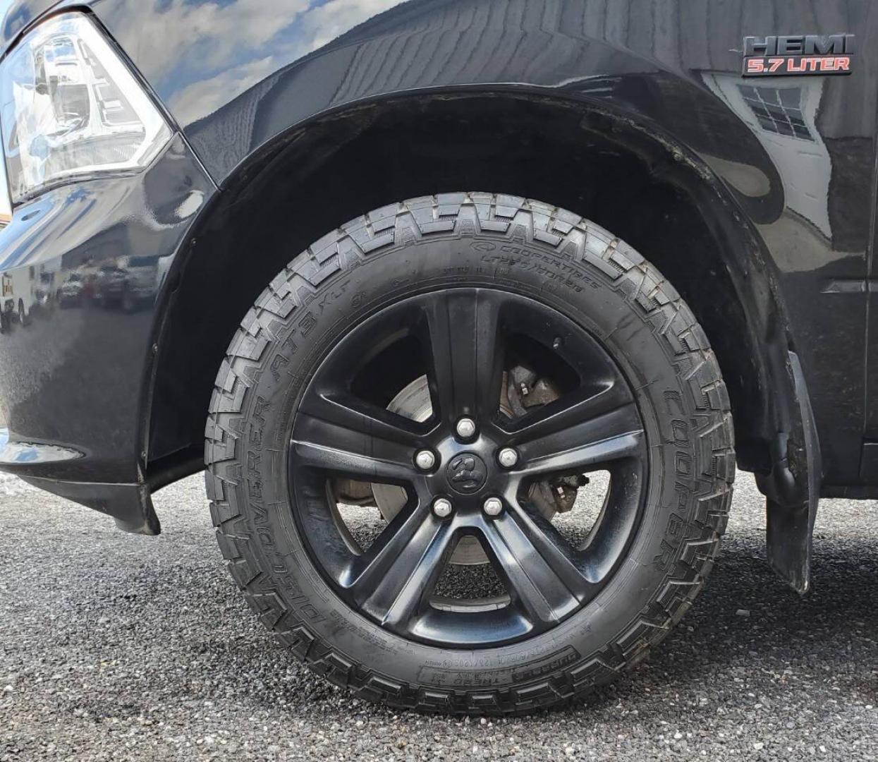 2016 Black RAM 1500 (1C6RR7MTXGS) with an HEMI 5.7L V8 395hp 410ft. lbs. 5.7L V8 engine, located at 4845 Woodbury Pike, Roaring Springs, PA, (814) 317-5008, (814) 317-5008, 40.250935, -78.366959 - Photo#6