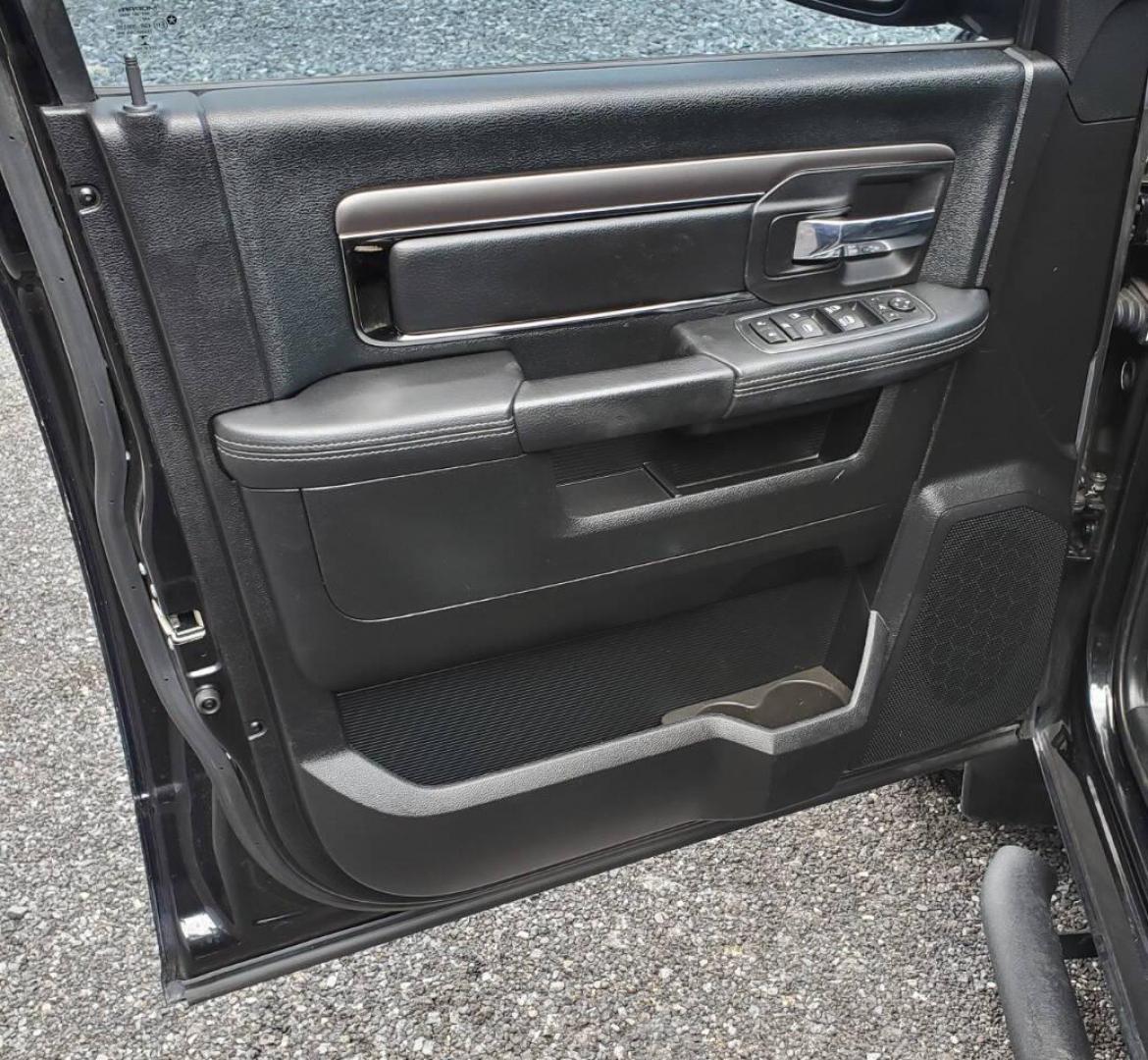 2016 Black RAM 1500 (1C6RR7MTXGS) with an HEMI 5.7L V8 395hp 410ft. lbs. 5.7L V8 engine, located at 4845 Woodbury Pike, Roaring Springs, PA, (814) 317-5008, (814) 317-5008, 40.250935, -78.366959 - Photo#9