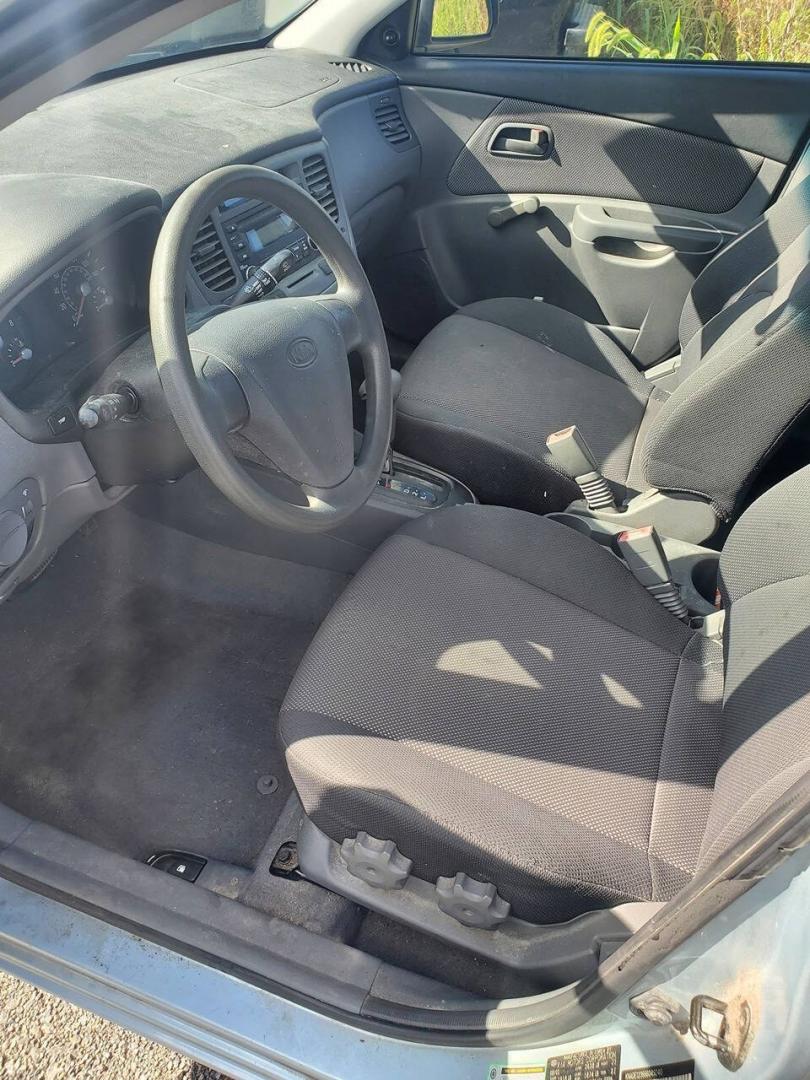 2006 Polar Blue Kia Rio (KNADE123666) with an 1L NA I4 double overhead cam (DOHC) 16V 1.6L I4 engine, located at 4845 Woodbury Pike, Roaring Springs, PA, (814) 317-5008, (814) 317-5008, 40.250935, -78.366959 - 2006 Kia Rio LX FWD Automatic 4-speed 139k Miles I4 DOHC 16V One owner. Current inspection, A/C, Single CD Player. If you have any questions or to schedule a test drive, please respond to this ad or call Smith Family Car Store at 814-317-5008- Photo#4