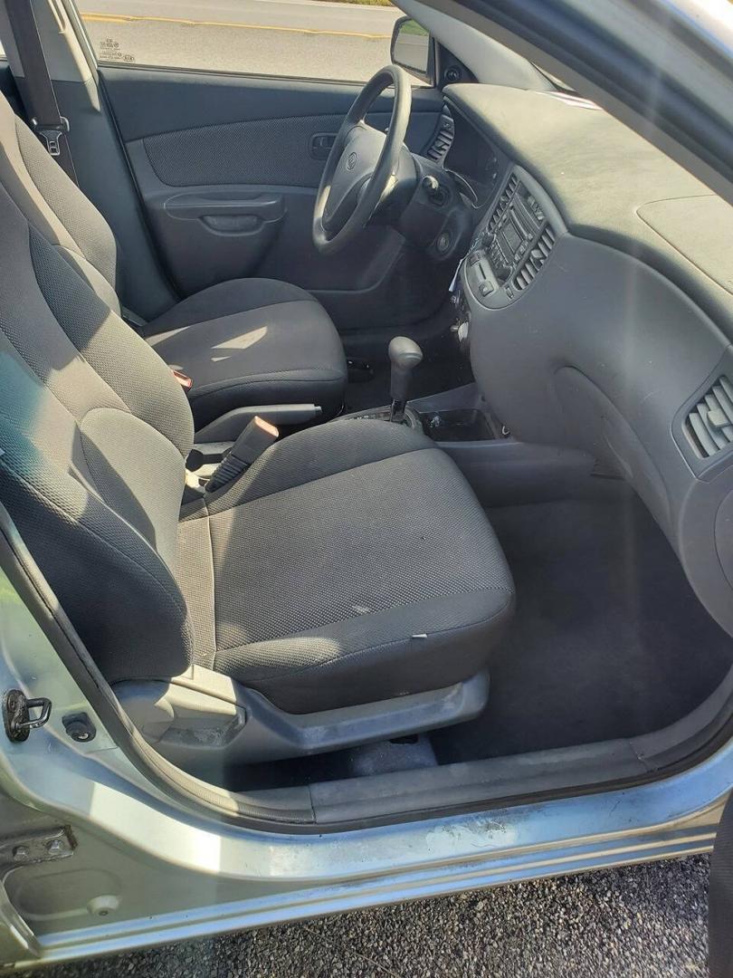 2006 Polar Blue Kia Rio (KNADE123666) with an 1L NA I4 double overhead cam (DOHC) 16V 1.6L I4 engine, located at 4845 Woodbury Pike, Roaring Springs, PA, (814) 317-5008, (814) 317-5008, 40.250935, -78.366959 - 2006 Kia Rio LX FWD Automatic 4-speed 139k Miles I4 DOHC 16V One owner. Current inspection, A/C, Single CD Player. If you have any questions or to schedule a test drive, please respond to this ad or call Smith Family Car Store at 814-317-5008- Photo#8