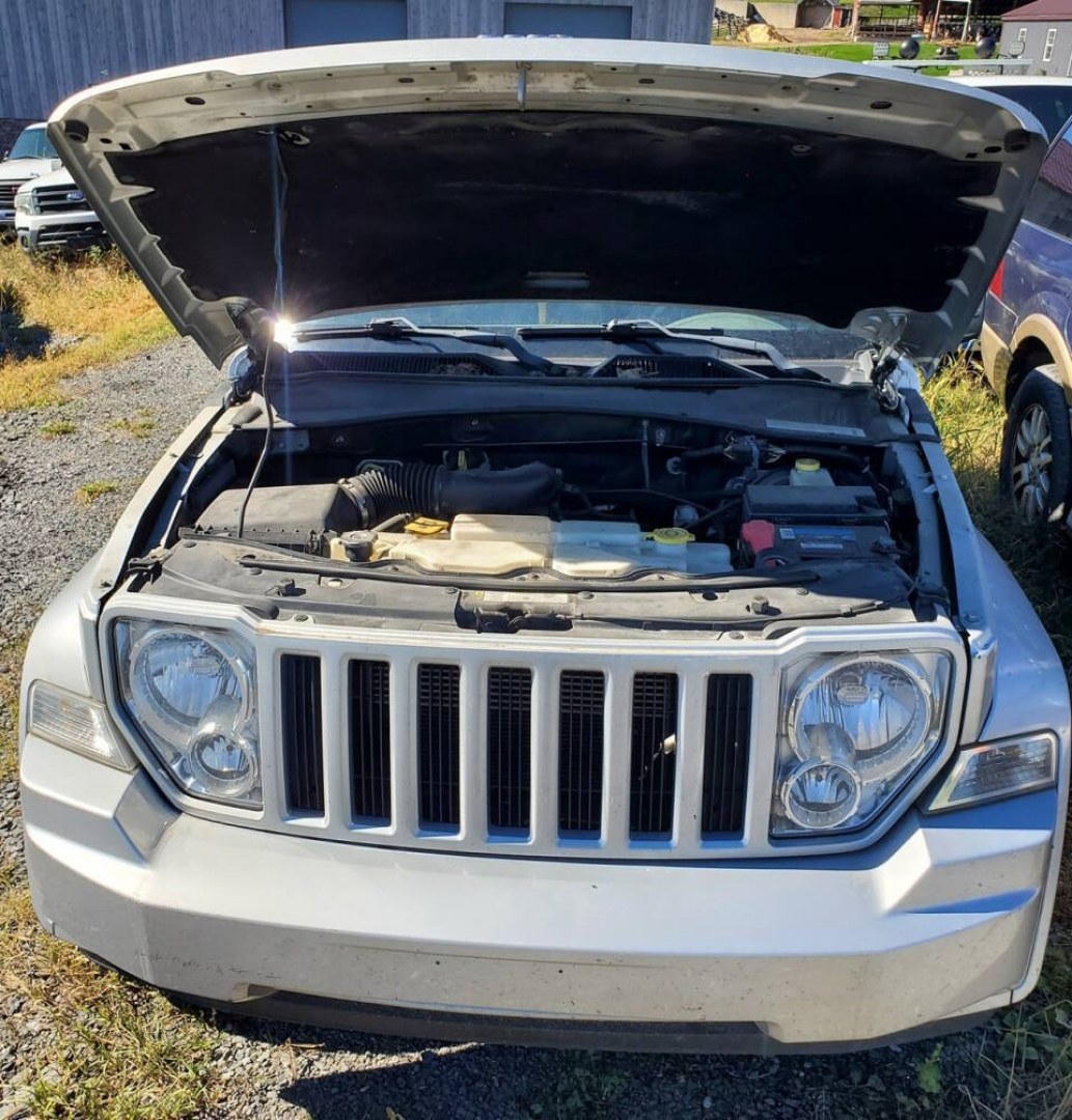 2008 Bright Silver Metallic Clear Coat Jeep Liberty (1J8GN28K68W) with an 3.7L V6 210hp 235ft. lbs. 3.7L V6 engine, located at 4845 Woodbury Pike, Roaring Springs, PA, (814) 317-5008, (814) 317-5008, 40.250935, -78.366959 - 2008 Jeep Liberty Sport 3.7L V6 4-speed automatic 4x4 123k miles A/C, power windows, locks, and mirrors, AM/FM Radio, single CD player, keyless entry. Vehicle has R-Title due to previous damage (minor) to the hood and roof. Vehicle will come with new inspection. If you have any questions or to sched- Photo#4
